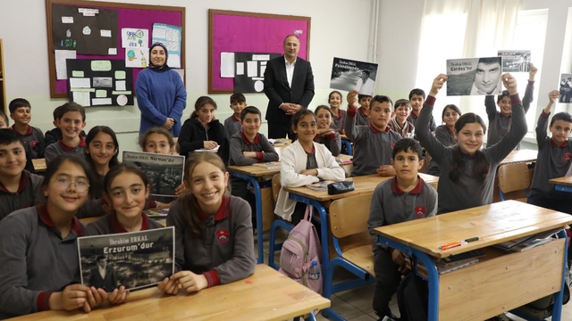 Şarkıcı İbrahim Erkal'a klipli anma