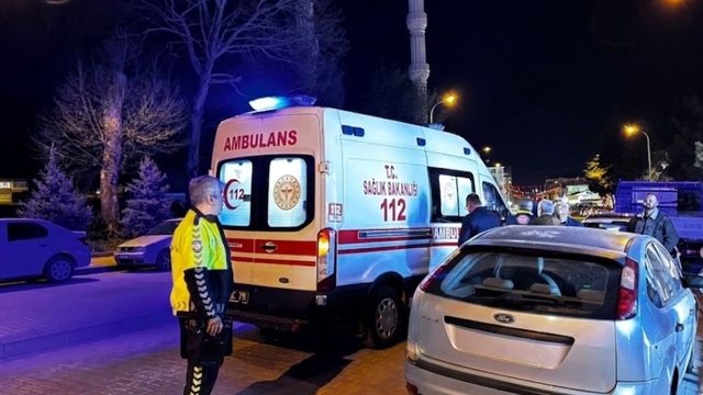 Tavşanlı'da motosiklet yayaya çarptı: 2 yaralı