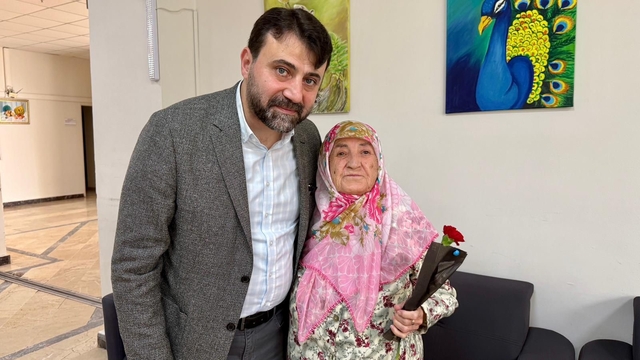 AK Parti heyetinden Anneler Günü'nde huzurevi ziyareti