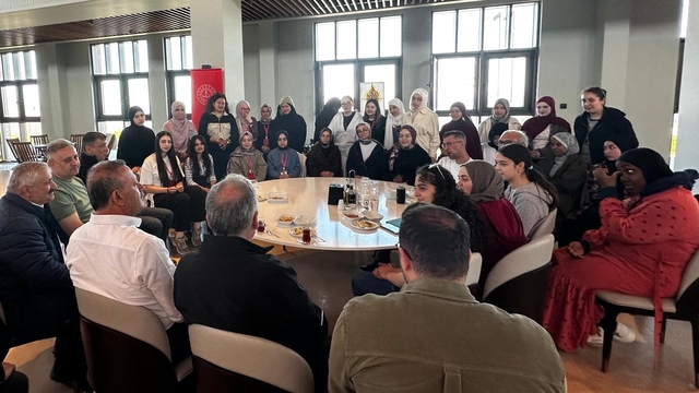 15 farklı ülkeden gelen öğrenciler, Ahlat Cumhurbaşkanlığı Külliyesi'nde ağırlandı