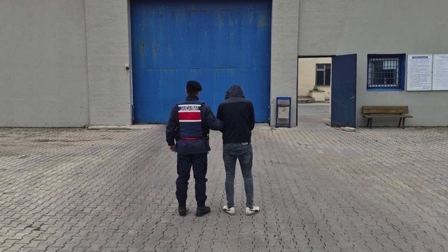 Jandarma çeşitli suçlardan aranan 46 kişiyi yakaladı