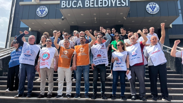 Buca Belediyesi'nde memurların eylemi sürüyor: Özgür Özel'e seslerini duyuracaklar
