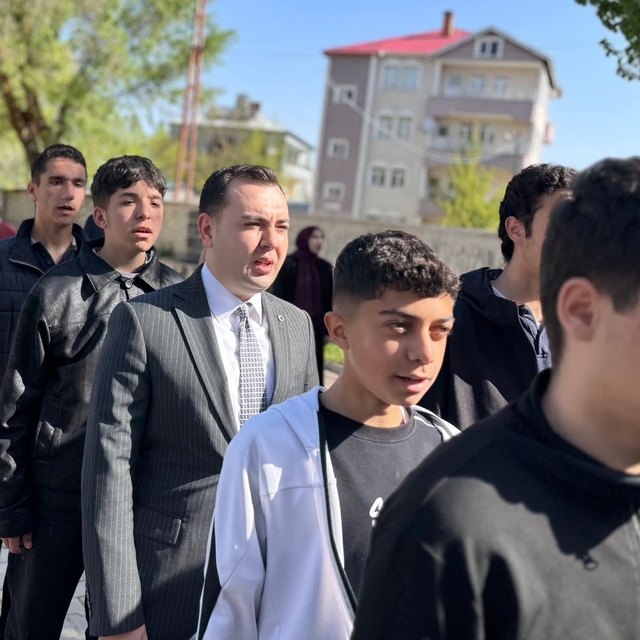Kaymakam Güney, haftaya öğrencilerle başladı