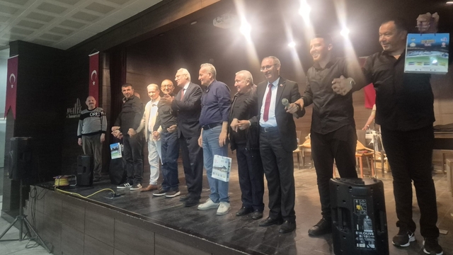 Kütahya'da "Bozkırın Tezenesi" Neşet Ertaş konserle anıldı