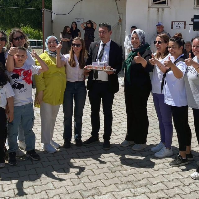 Ula Çiçekli Mahallesi Muhtarı Karan'dan 'Anneler Günü' etkinliği