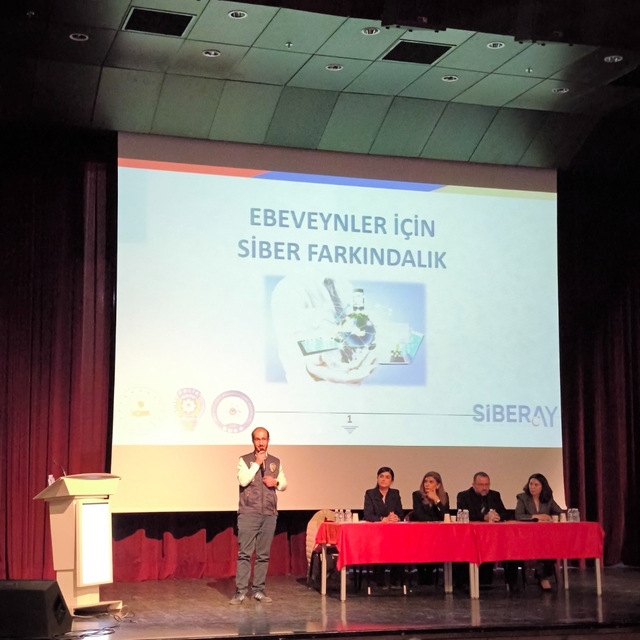 Velilere siber güvenlik eğitimi: Kars Emniyeti'nden farkındalık semineri