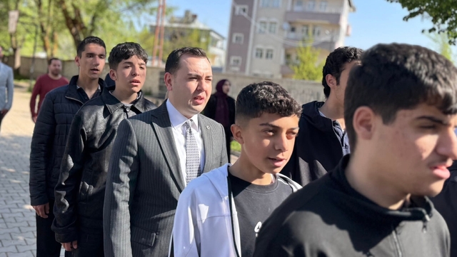 Kaymakam Güney, haftaya öğrencilerle başladı