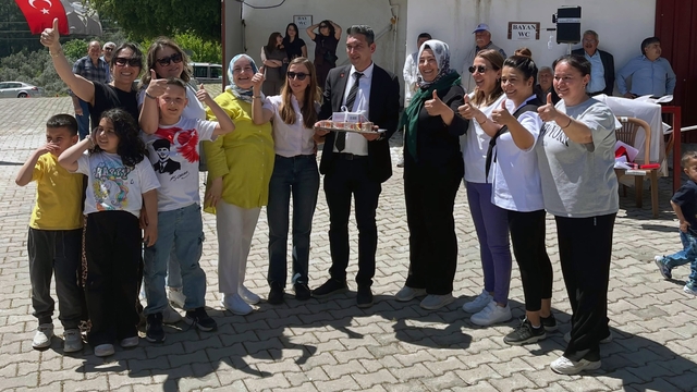 Ula Çiçekli Mahallesi Muhtarı Karan'dan 'Anneler Günü' etkinliği