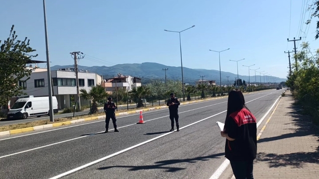 Ekipler yollarda teyakkuza geçti
Edremit'te kurbanlık sevkiyatına sıkı denetim