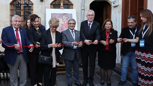 HKÜ Bilim İletişimi Ofisi ve Bey Mahallesi Kültürevi'nde "Seçkiler" sergisi açıldı