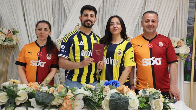 Ezeli rekabet nikah salonunda dostluğa dönüştü