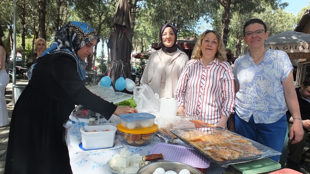 Balıkesir'de Çölyaklılar geleneksel kahvaltıda buluştu
