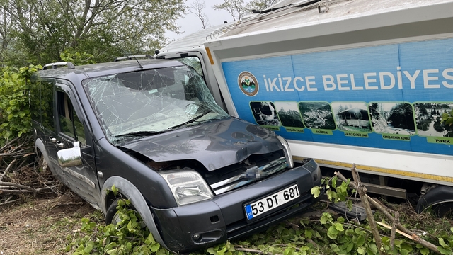 Ordu'da çöp kamyonu ile otomobil çarpıştı: 3 yaralı