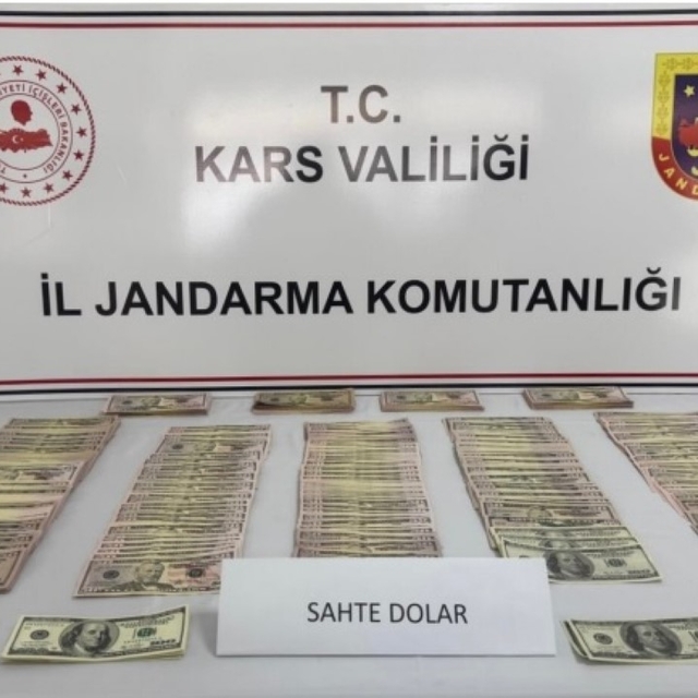 Kars'ta bayram öncesi sahte para operasyonu: 2.3 Milyon TL'lik sahte dolarl...