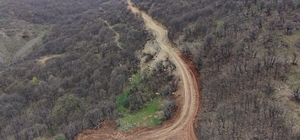 Tunceli'de taşkın nedeniyle köprüsü zarar gören mezraya yeni yol yapılıyor