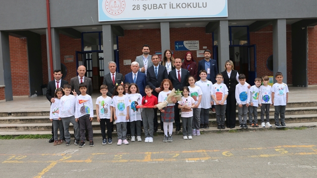 MEB Ölçme, Değerlendirme ve Sınav Hizmetleri Genel Müdürü Kılınç, Trabzon'da öğrenci projelerini inceledi