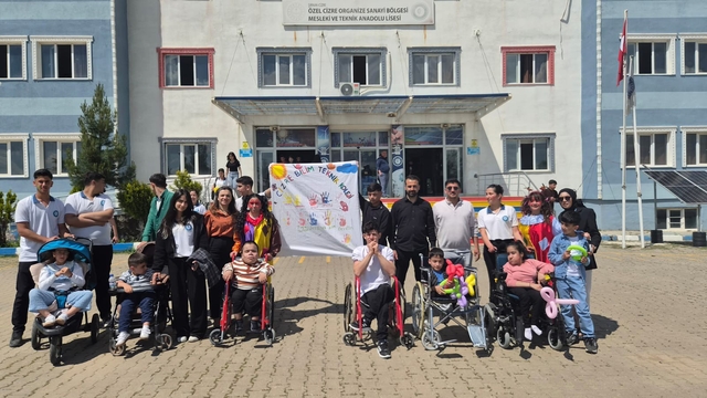 Cizre'de evde eğitim gören özel öğrenciler bilim ve sanatla buluşturuldu