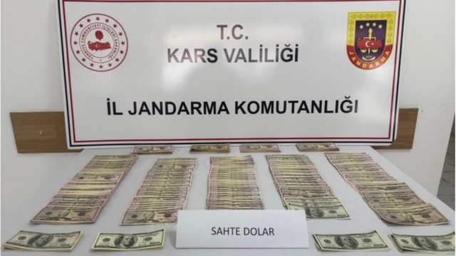 Kars'ta bayram öncesi sahte para operasyonu: 2.3 Milyon TL'lik sahte dolarla yakalandılar