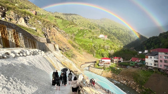 Göksu Travertenleri'nde çift gökkuşağı büyüledi