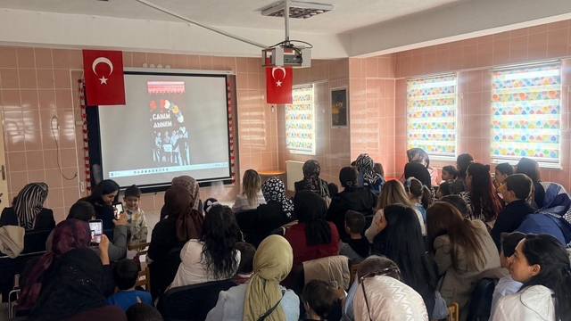 Çıldır Anaokulu'nda annelere sürpriz