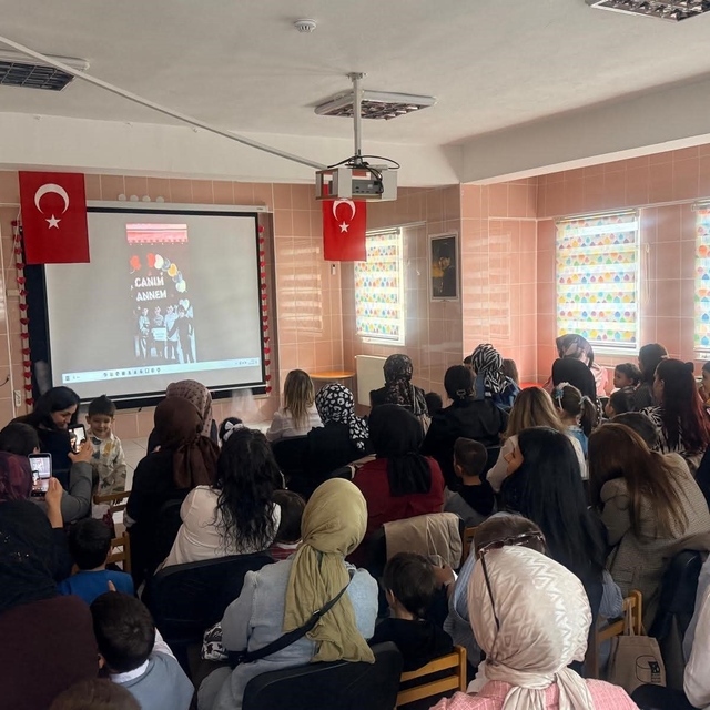 Çıldır Anaokulu'nda annelere sürpriz