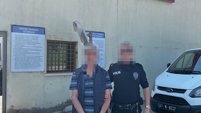 Uzaklaştırma kararını hiçe saydı, polise direndi
Eve zorla girmek isteyen şüpheli tutuklandı