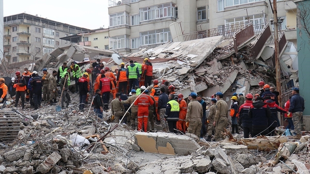 Eski Belediye Başkanı Erkal'a depremde yıkılan binayla ilgili davada 4 yıl hapis