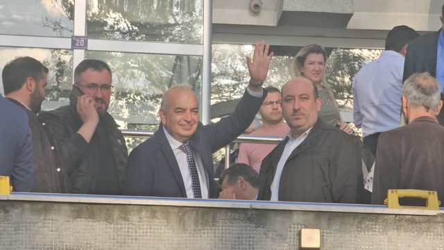 Devrek davasında ilk duruşma tamamlandı: Eski Başkan Bozkurt'un ev hapsi kaldırıldı
3.5 milyon lirayı geri ödeyip suçlamaları kabul eden İK Müdürü Tuncay Ulupınar:
"Görev ve sorumluluklarını yerine getiren biriyken alkole başladım, önünü alamıyordum"