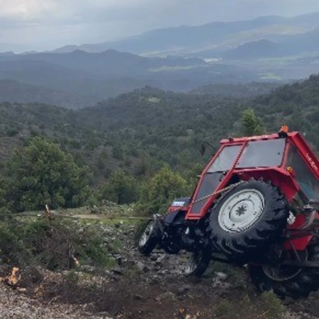 Çorum'da traktör şarampole devrildi: 1 yaralı