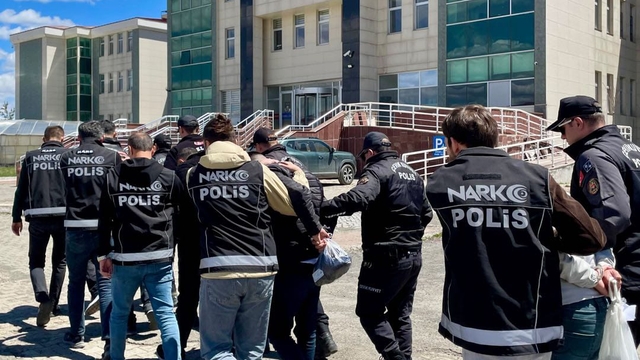 Kars'ta uyuşturucu operasyonunda 2 zanlı tutuklandı