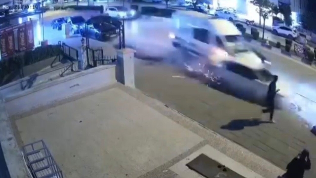 Gaziantep'te ambulansın karıştığı zincirleme kazada 3 kişi yaralandı