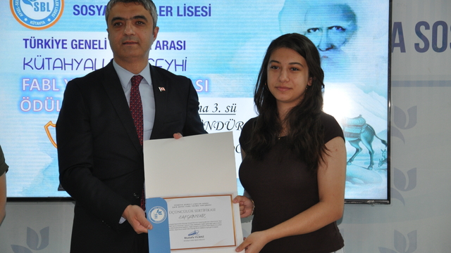 Kütahya'da Şair Şeyhi Fabl Yarışması'nda dereceye giren öğrenciler ödüllendirildi
