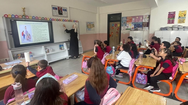 Kütahya'da öğrencilere "Okullarda Gıda Güvenilirliği ve Gıda İsrafı" eğitimi verildi