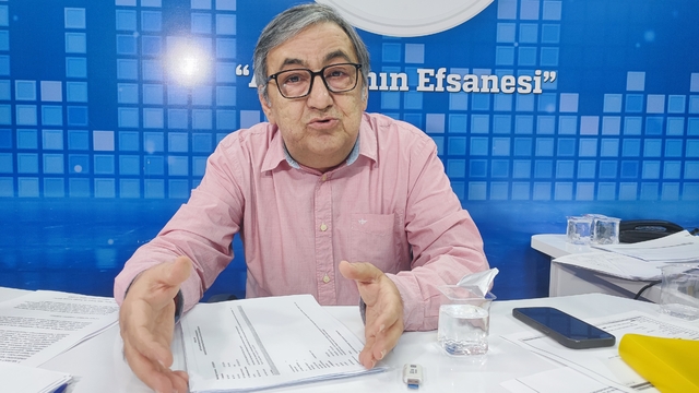 Gazeteci Söylemez: "Belediye 4 ayda araç bakımına 1 milyar lira harcamış"
Gazeteci Rıfat Söylemez, Türkiye'nin en kirli belediyesinin Adana Büyükşehir Belediyesi olduğunu öne sürdü
Söylemez: "Son 4 ayda otobüs ve muhtelif araçların bakımına, tamirine ve yedek parça alımına 1 milyar lira harcamış. İhaleler hep aynı kişilere verilerek zengin ediliyor"