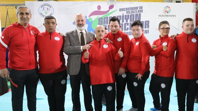 Başkan Çolakbayrakdar: "Kocasinan'ın altın çocuklarıyla gurur duyuyoruz"
Kocasinan Belediyespor Down Futbol Takımı Türkiye Şampiyonu oldu