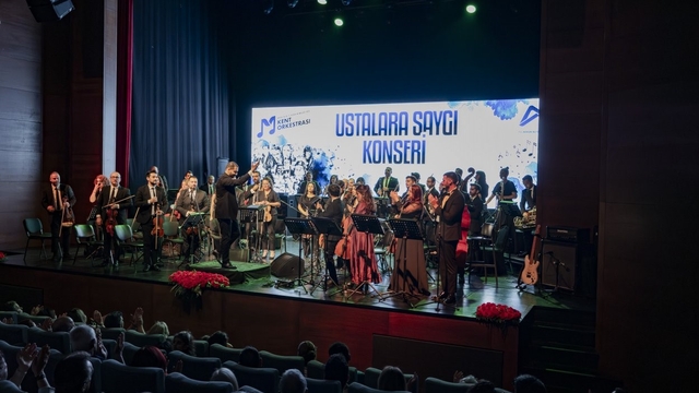 Mersin Kent Orkestrası'ndan nostalji dolu konser