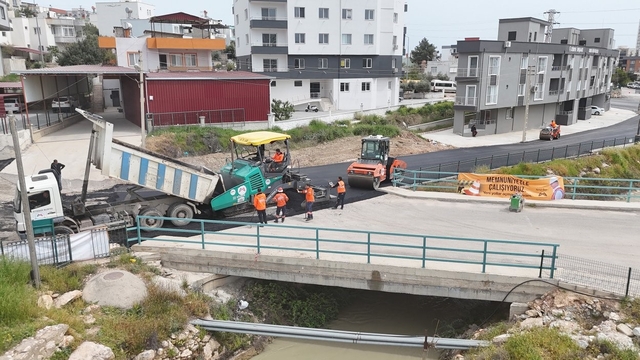 Silifke'de yollar sıcak asfaltla yenilendi