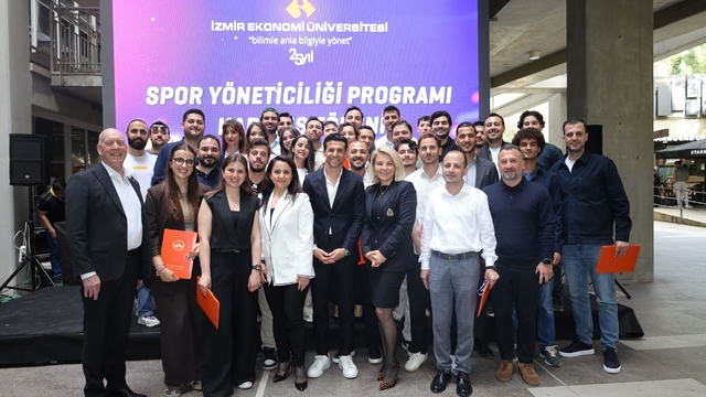 İEÜ Spor Yöneticiliği Programı ilk mezunlarını verdi