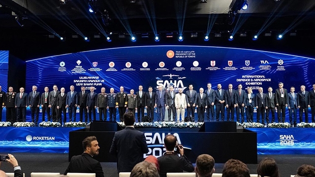 Rektör Çakmak, SAHA 2026'da savunma sanayii temsilcileriyle bir araya geldi