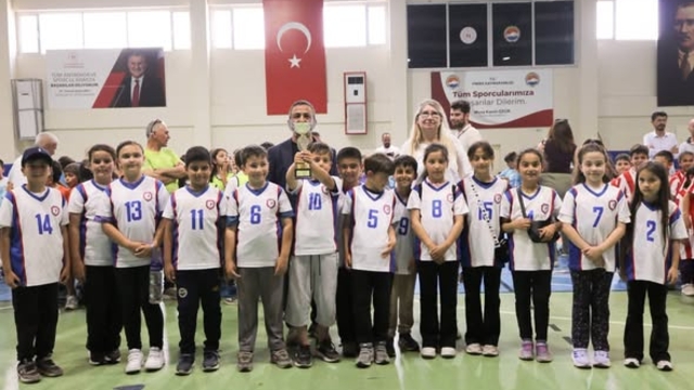 Finike'de Geleneksel Çocuk Oyunları'nın finali ve ödül töreni düzenlendi