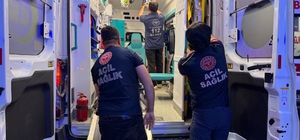 Motosiklet tarlaya yuvarlandı: 2 yaralı