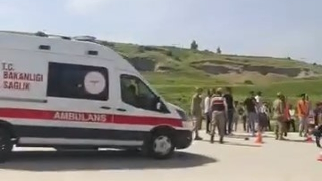 Şırnak'ta hafif ticari aracın çarptığı işçi öldü