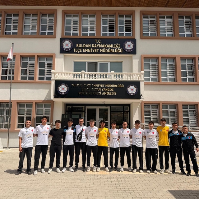 Buldan ekibi çeyrek finale yükseldi