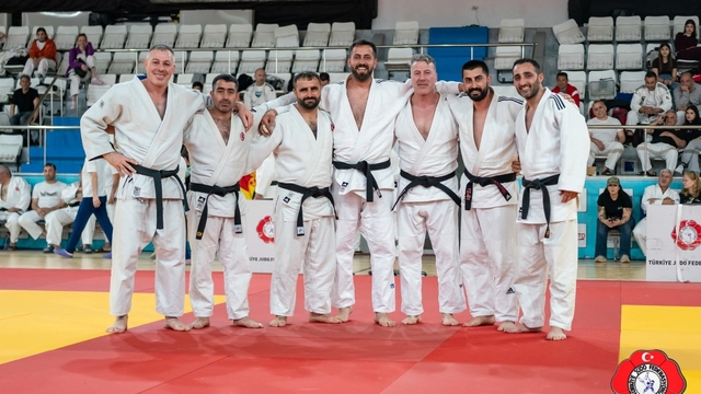 Yunusemre Belediyespor Türkiye ikincisi oldu