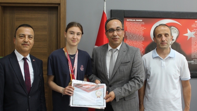 Makedonya'da altın madalya kazanan öğrenciden Türkiye şampiyonluğu
