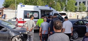 Otomobil ile motosiklet çarpıştı: 1 yaralı