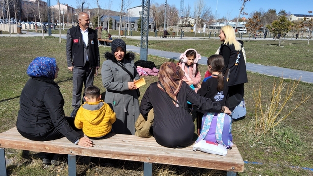 Kars'ta Açık Kapı'dan şiddetle mücadele için farkındalık seferberliği