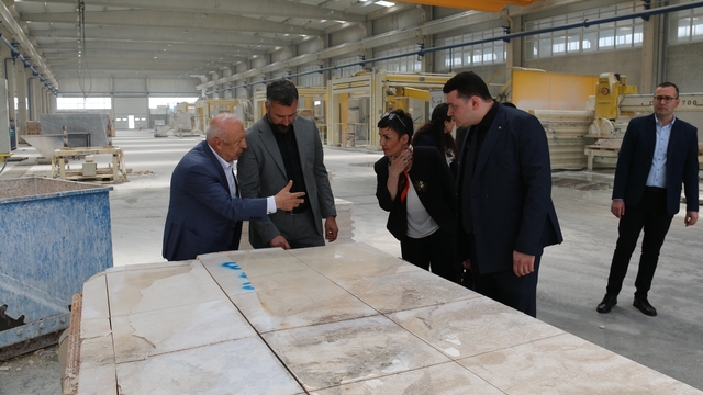 Eskipazar sarı traverten taşı için Afyon'da inceleme gezisi