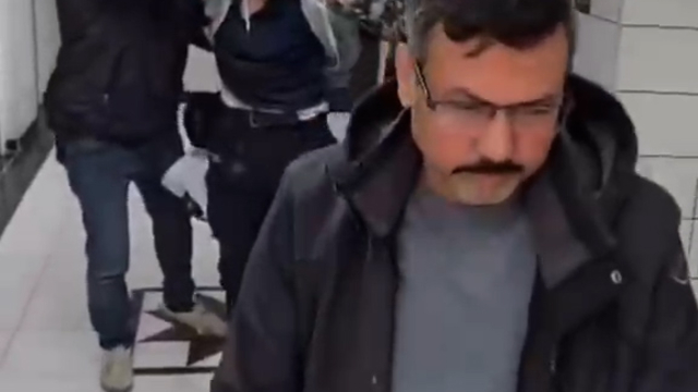 Firari hükümlü, 2 aydır yaşadığı cami tuvaletinde yakalandı