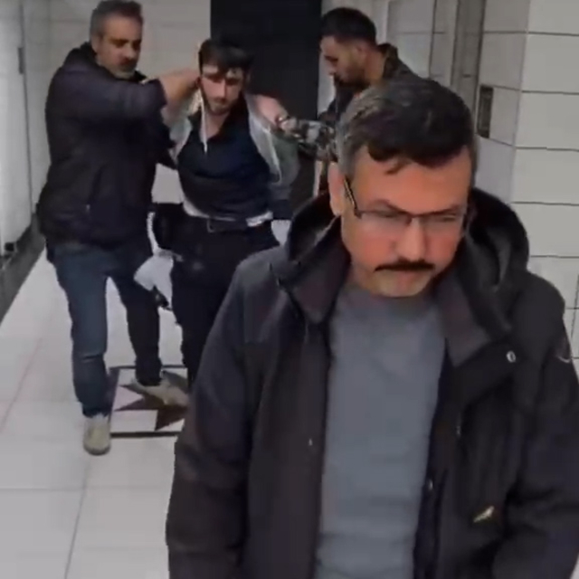 Firari hükümlü, 2 aydır yaşadığı cami tuvaletinde yakalandı